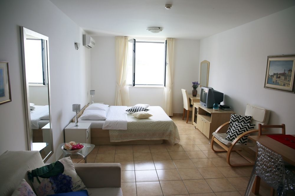Tamarix Residence Vinjerac Extérieur photo